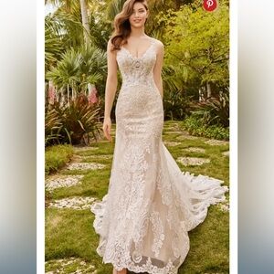 Martin Thornburgh Marissa size 12